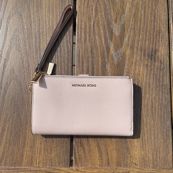 Michael Kors Adele Leather Smartphone Wallet - Picture 1 of 8